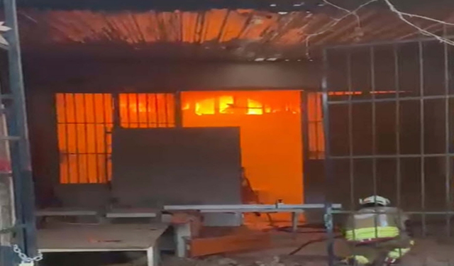 Marangoz atölyesinde çıkan yangın ekipleri harekete geçirdi