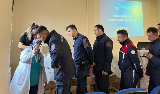 Alaşehir'de jandarmadan toplu sigarayı bırakma adımı