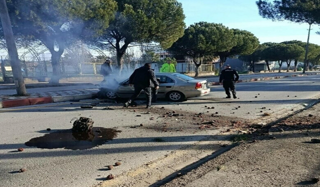 Soma'da 'Dur' ihtarına uymayan sürücü ağaca çarptı: 2 yaralı