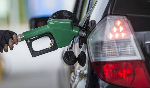 Benzine gece yarısı 1,07 TL zam