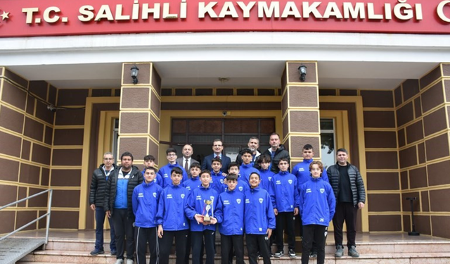 Kaymakam Ali Güldoğan, şampiyon sporcuları ağırladı