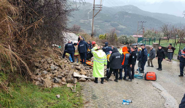 Manisa’da sağanak yağış sonrası istinat duvarı çöktü: 1 kişi hayatını kaybetti