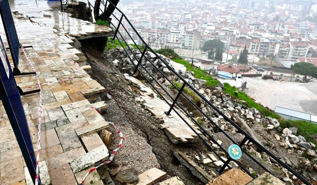 Manisa’da Spil Dağı yolunda toprak kayması riski: Trafiğe kapatıldı