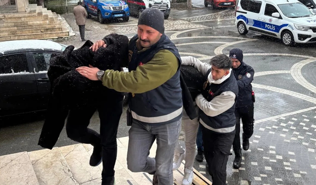 Manisa’dan sahte altınla Konya’ya gidip yakalandılar