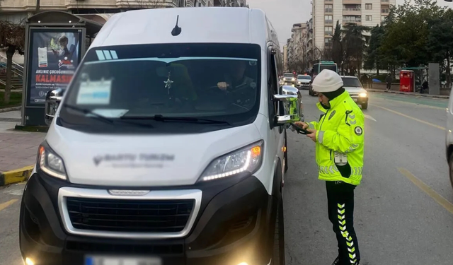 Manisa'da okul servislerine sıkı denetim: 5 araca ceza kesildi
