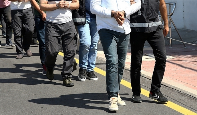 Manisa merkezli 12 ilde jandarma operasyonu: 438 milyon TL’lik para trafiği