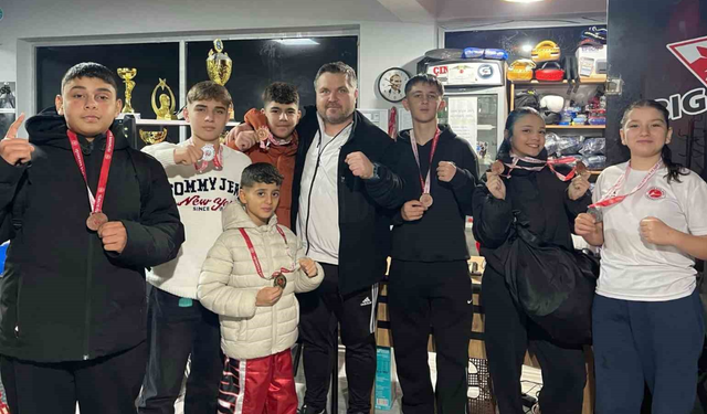 Salihlili kick boksçulardan Manisa Bölge Şampiyonası’nda madalya başarısı