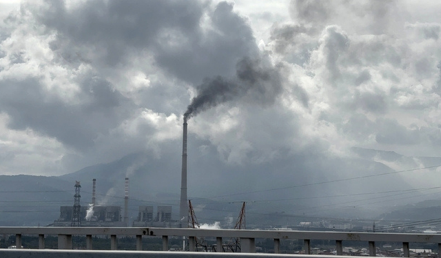 Soma’da gökyüzü karardı: Santral dumanı tartışma yarattı