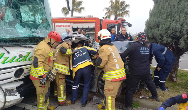 Muradiye Kavşağı’nda feci kaza: 3 araç çarpıştı, 6 yaralı