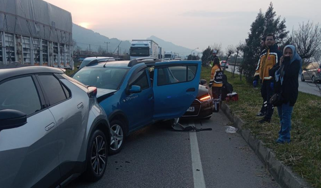 Salihli’de zincirleme kaza: 4 araç çarpıştı, 7 yaralı
