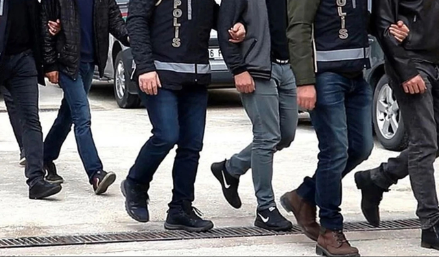 Salihli’de firari hükümlü çatıda yakalandı, cezaevine gönderildi