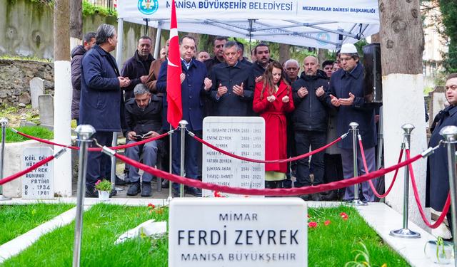 Özgür Özel’den Manisa’da kabir ziyareti