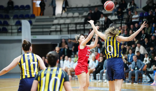 Manisa’nın tek kadın basketbol takımı zirve takibini sürdürüyor