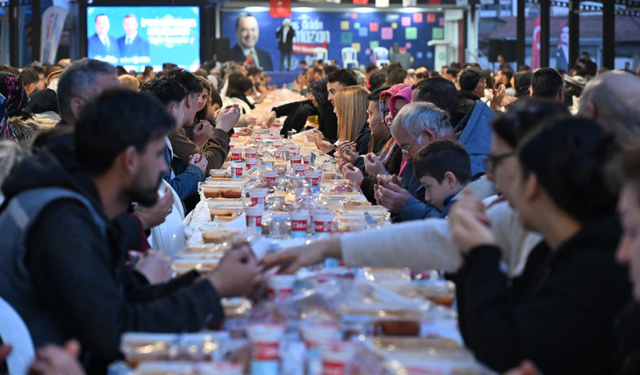 Manisa Büyükşehir’in iftar sofrası Akhisar’da kuruldu