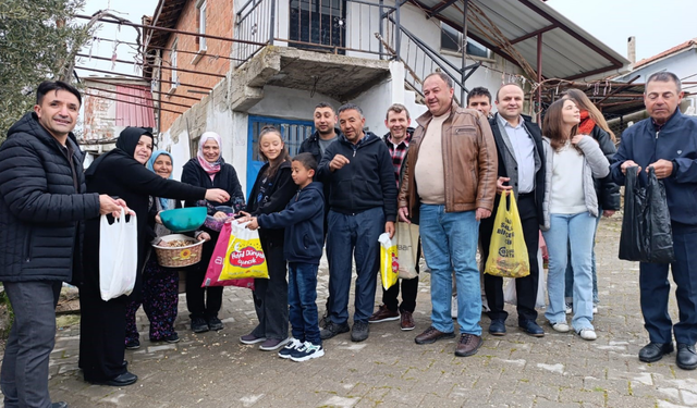 Manisa’daki bu köyde bayramda büyükler de şeker peşinde