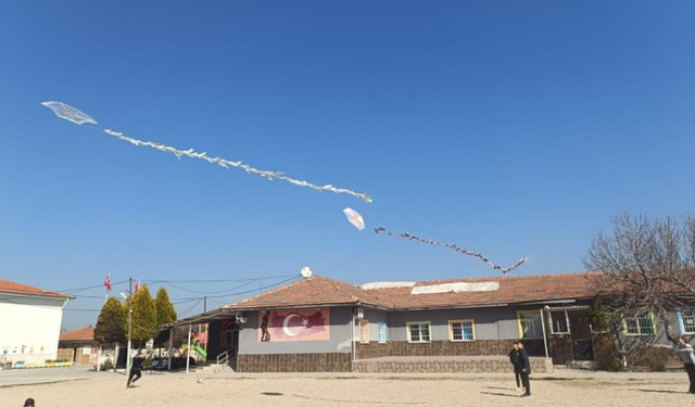 Sarıgöl’de matematik dersi uçurtmayla işlendi