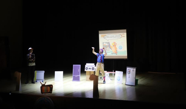 Turgutlu’da tiyatro gösterisi ve çocuk festivaline büyük ilgi