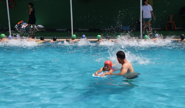 Turgutlu’da yüzme kurslarının 2. dönemine yoğun ilgi