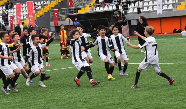 Yunusemre’de 23 Nisan Futbol Turnuvası sona erdi