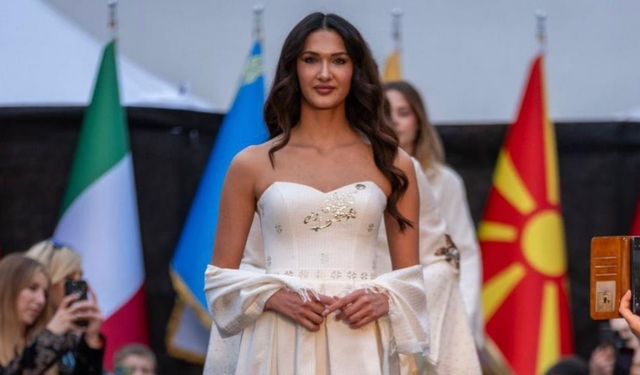 Manisa’da kültür şöleni: 12 ülkeden temsilciler podyuma çıktı