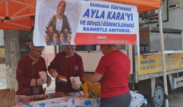 Sarıgöl’de şehit öğretmen ve öğrenciler için lokma hayrı