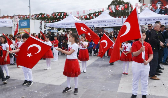 Manisa’da 23 Nisan’da duygulandıran anma
