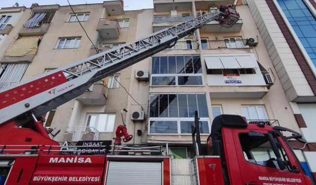 Turgutlu'da çamaşır makinesinden çıkan yangın paniğe neden oldu
