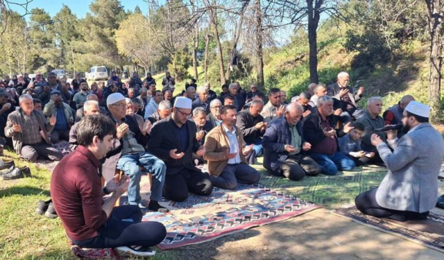 Manisa'da yağışlar bereket getirdi, mahalle halkı şükür duasında buluştu