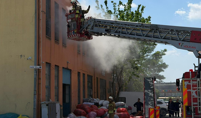 Manisa’da iş yerinde yangın paniği