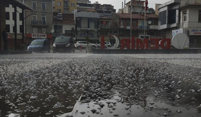 Manisa’da fırtına kabusu: Çatılar uçtu, tarım arazileri zarar gördü, 4 hükümlü yaralandı