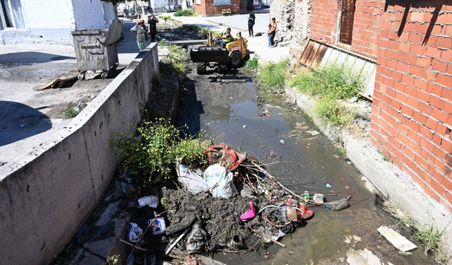 MASKİ’den Hacıishak Mahallesi’nde dere temizliği seferberliği