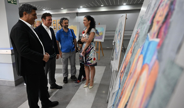Plastik atıklar sanata dönüştü: Plastik Reformasyon sergisi Manisa’da açıldı