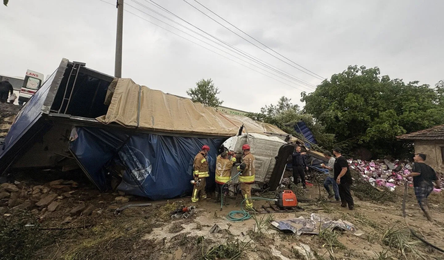 Kavacık Rampaları’nda can pazarı: Tır ve otomobil birbirine girdi, 2 ölü