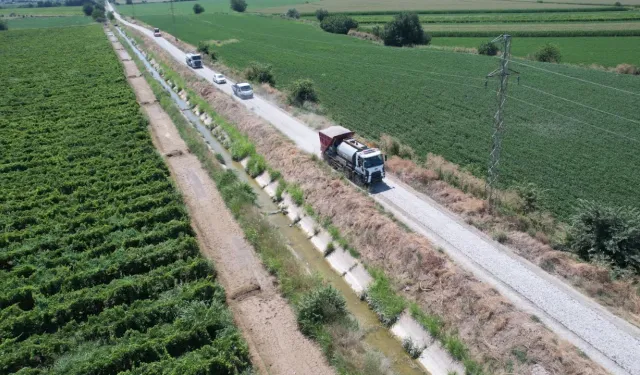 Manisa Büyükşehir'den 4,5 kilometrelik ova yoluna asfalt