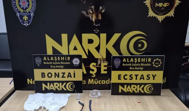Alaşehir'de polisten kaçan şüphelinin üzerinden binlerce yasaklı madde çıktı!