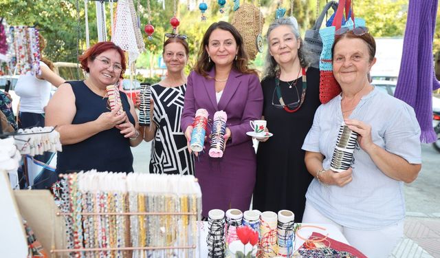 Üreten kadınlar 'Kadın El Emeği Gece Pazarı'nda buluştu