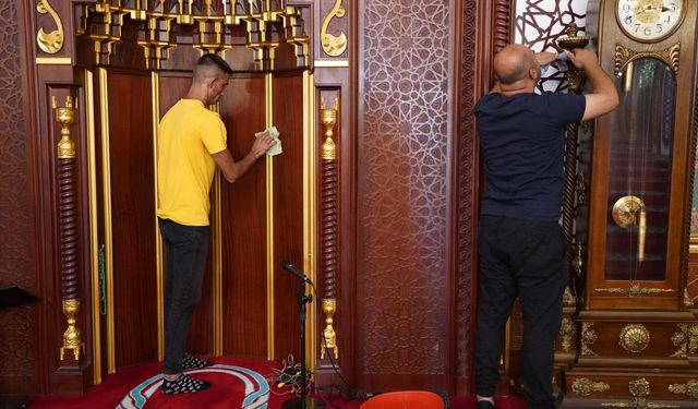 Yunusemre’de ibadethanelerde hijyen seferberliği