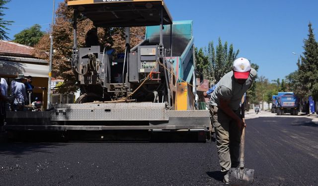 Akhisar’da 30 yıllık çile sona eriyor: 272 Sokak’ta asfalt sevinci