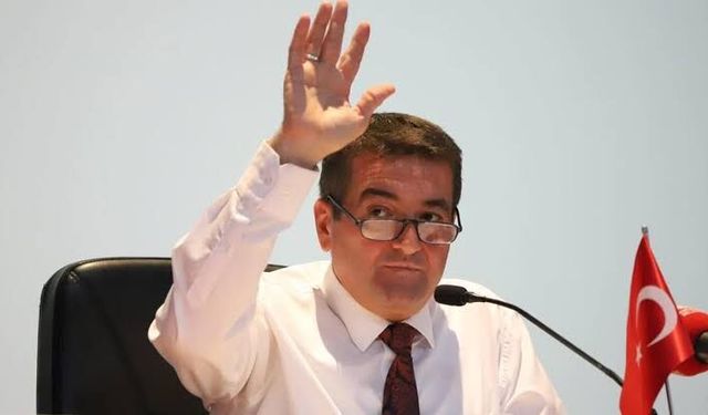 Üzüm hasadında korkutan kaza! Başkan Cıllı elini üzüm serme makinesine kaptırdı