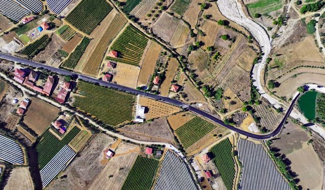 Manisa Büyükşehir, Sarıgöl’de 6 kilometrelik yolu sıcak asfaltla buluşturuyor