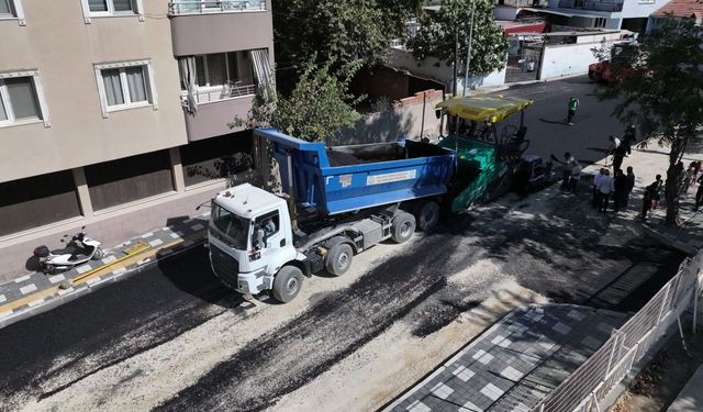 Salihli’de Çiçek Caddesi yenileniyor: 3 bin ton sıcak asfalt serilecek