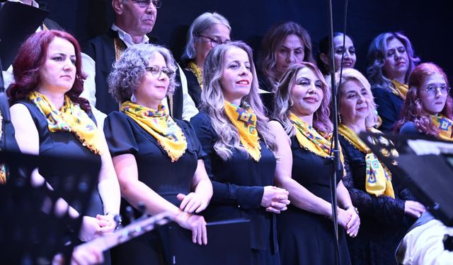 Manisalılar Neşet Ertaş türküleriyle unutulmaz bir gece yaşadı