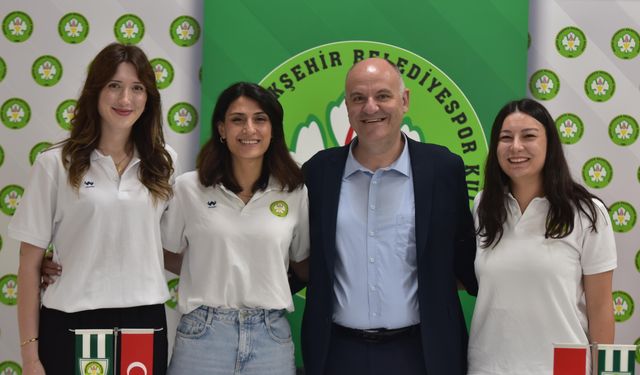 Manisa BBSK, voleybol’da iç transferde üç isimle sözleşme imzaladı