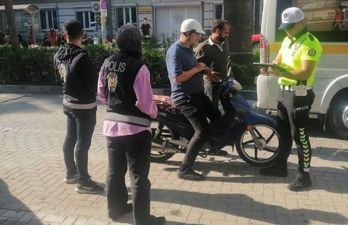 Manisa'da motosikletlilere ceza yağdı!