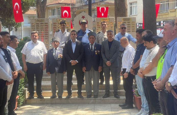 Önce şehitlik ardından şehit ailesi ziyaret edildi