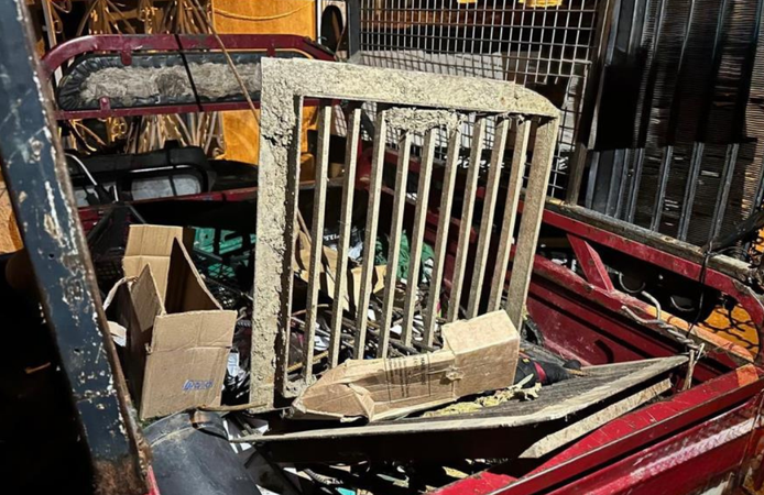 Turgutlu’da yağmur suyu mazgallarını çalan 2 şüpheli yakalandı