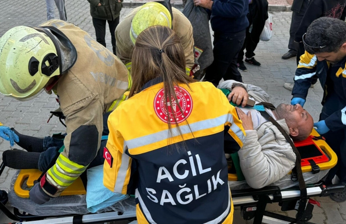 Asansör kulesinden düşen adam bacağını kırdı: Yardımına itfaiye koştu