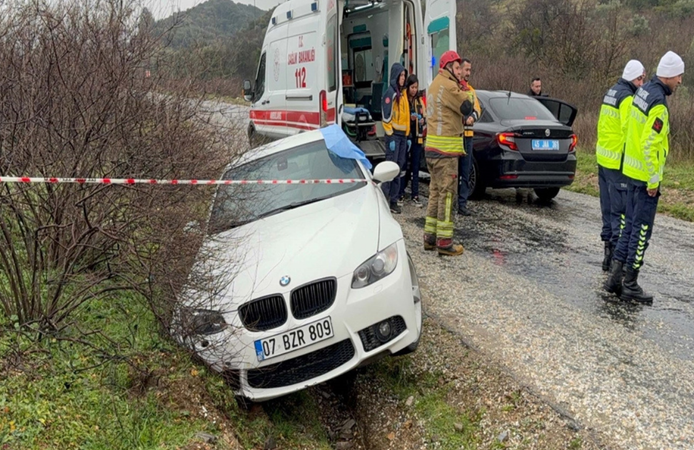 Turgutlu'da şarampole düşen araçta göğsünden vurulmuş halde ölü bulundu