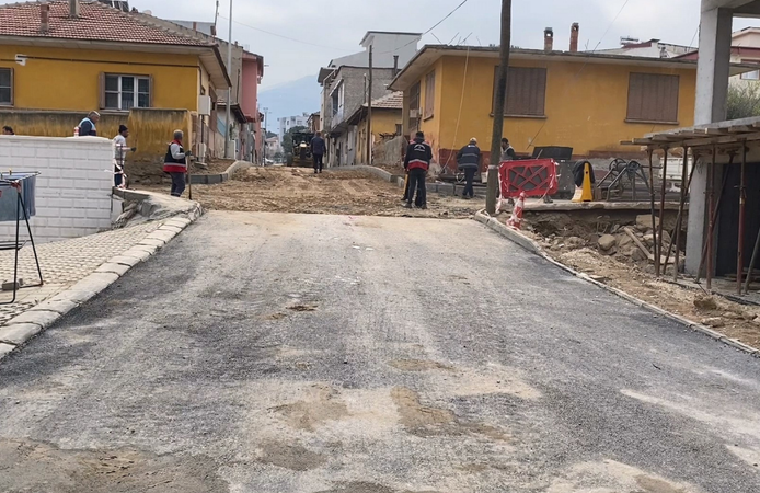 Alaşehir’de asfalt çalışmaları başladı