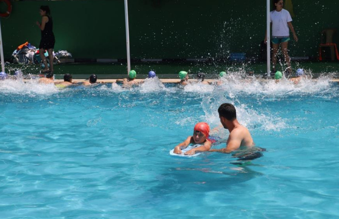 Turgutlu’da yüzme kurslarının 2. dönemine yoğun ilgi